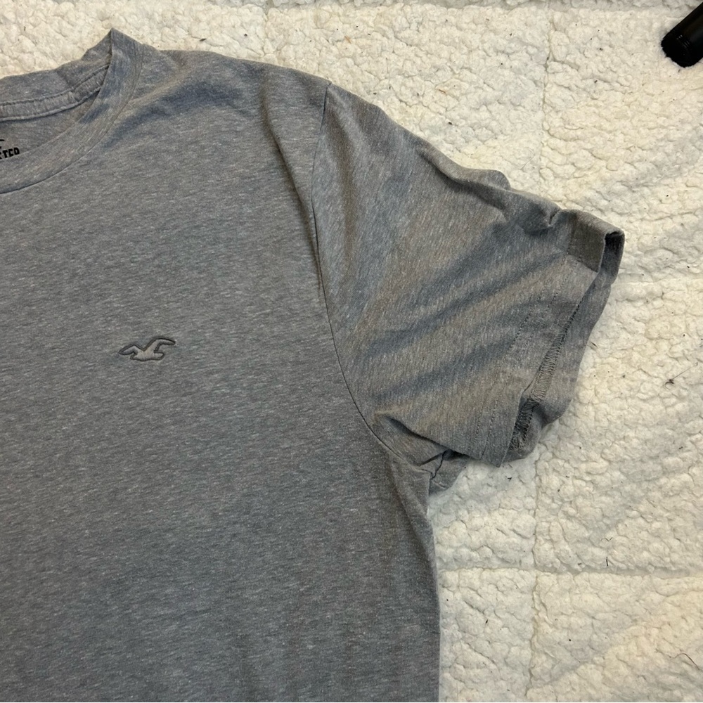 Hollister Gray Short Sleeve Tee - Picture 3 of 10